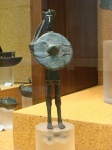 Cagliari Museo Nazionale Archeologico Guerriero con spada e scudo